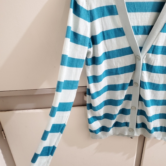 Lightweight Long-Sleeve Cardigan - Picture 2 of 6